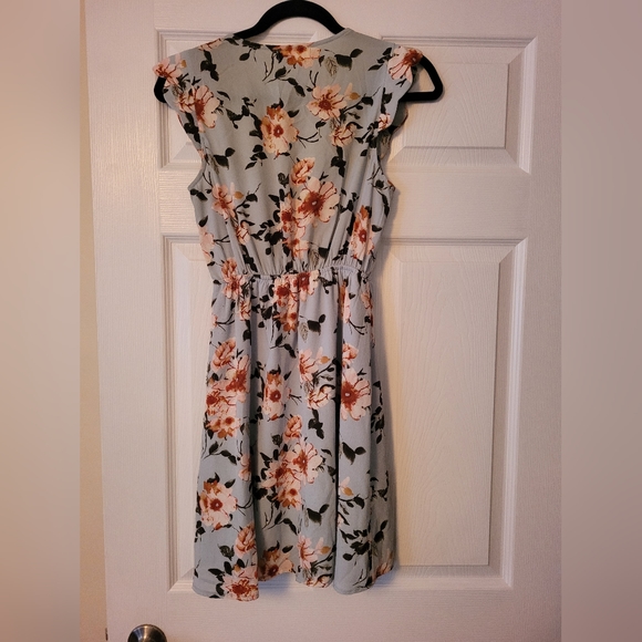 Monteau dress, size small - Picture 3 of 3
